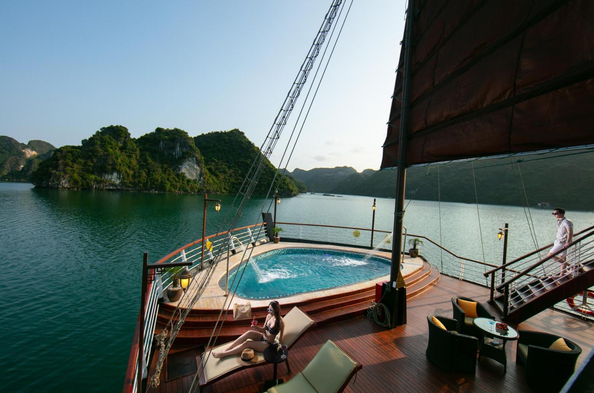 Amanda Luxury Cruise Hotel Ha Long Exterior photo