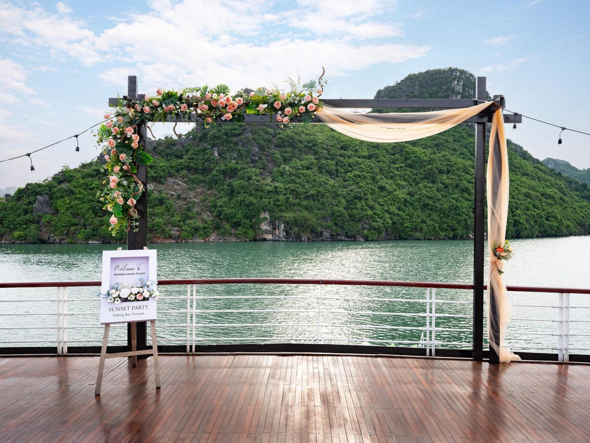 Amanda Luxury Cruise Hotel Ha Long Exterior photo